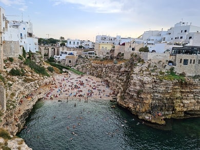 Italské městečko Polignano a Mare v Apulii